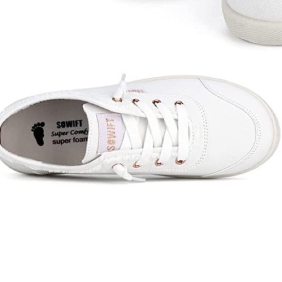 NEW IN BOX WHITE CANVAS SNEAKERS SIZE 7. - Picture 8 of 8